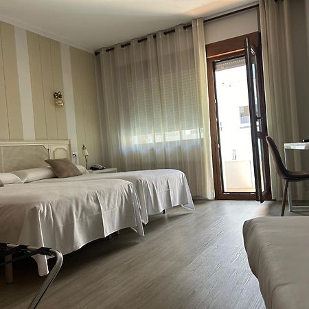 Hotel Marques De Santillana Торрелавега Экстерьер фото