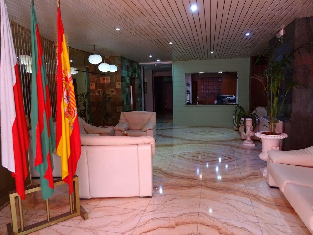 Hotel Marques De Santillana Торрелавега Экстерьер фото
