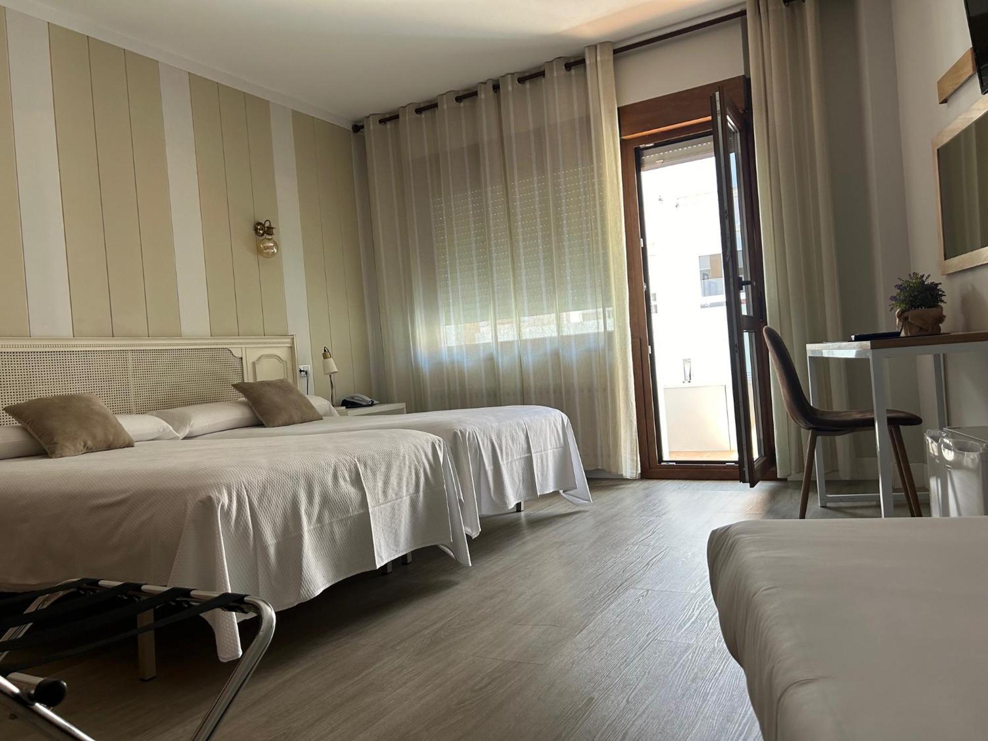 Hotel Marques De Santillana Торрелавега Экстерьер фото