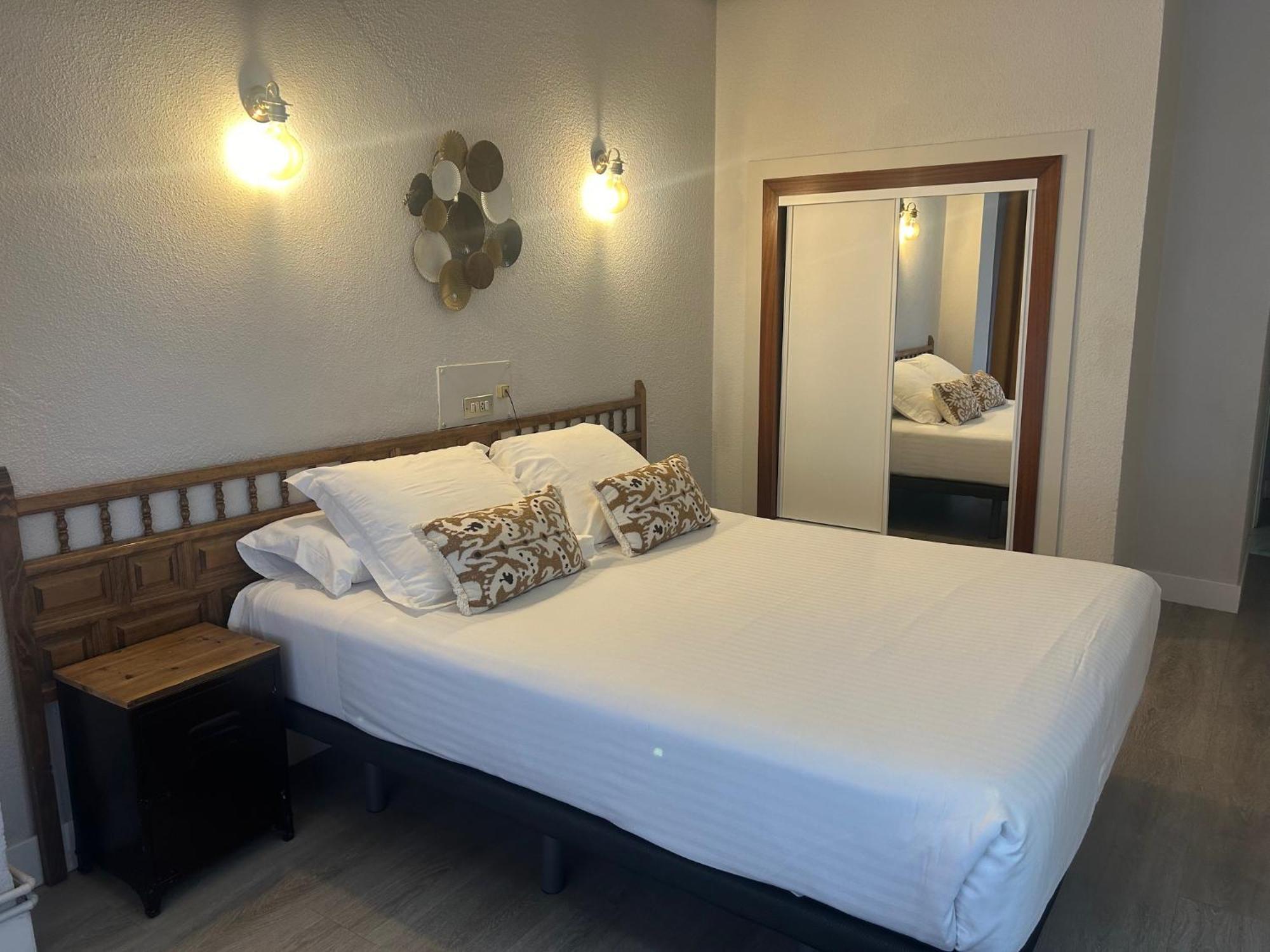 Hotel Marques De Santillana Торрелавега Экстерьер фото