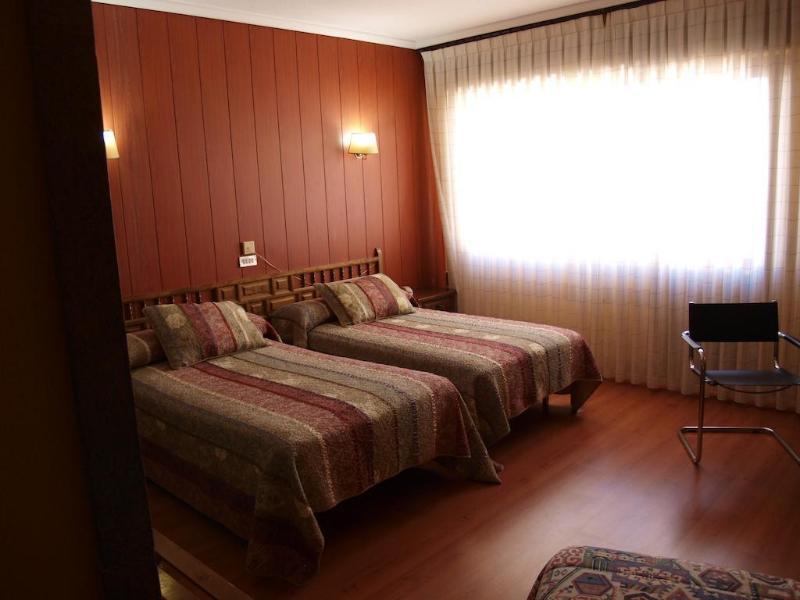 Hotel Marques De Santillana Торрелавега Экстерьер фото