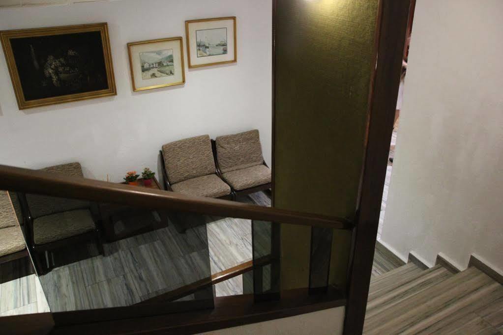 Hotel Marques De Santillana Торрелавега Экстерьер фото