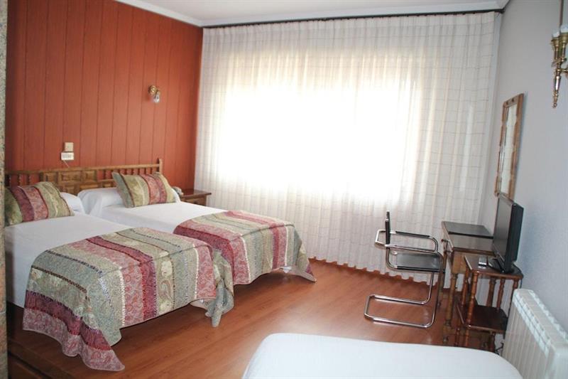 Hotel Marques De Santillana Торрелавега Экстерьер фото